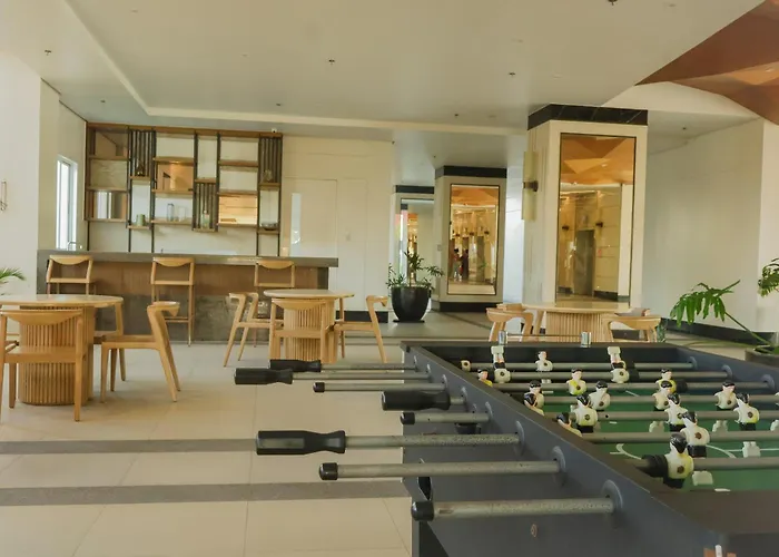 Modern Near Robinsons Pinas Appartement