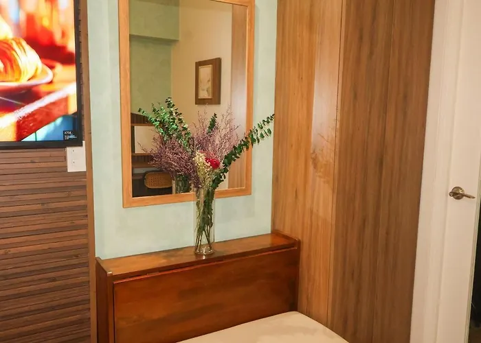 Modern Near Robinsons Pinas Appartement