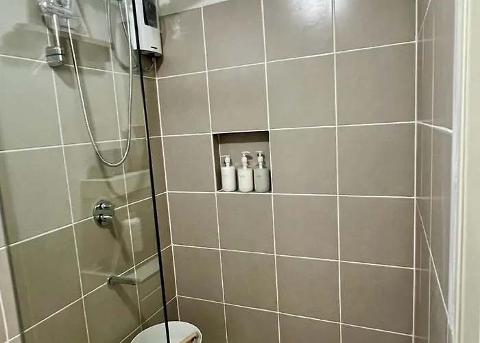 Modern Near Robinsons Pinas Appartement *