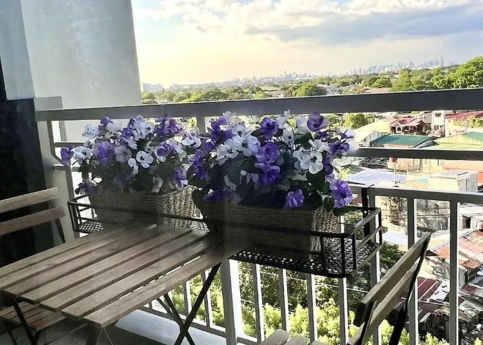 Modern Near Robinsons Pinas